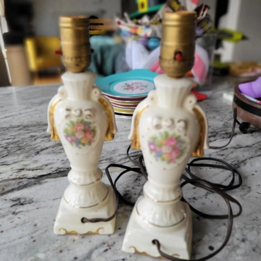 Mid Century Hand Painted Porcelain Boudoir Lamp‎ SET TESTED AND WORK